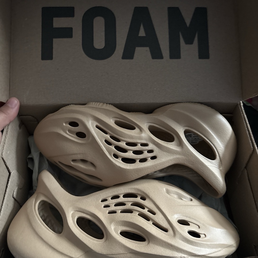 Yeezy Tan foam runner
